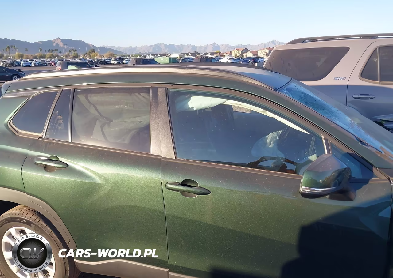2023 Toyota Corolla Cross Le VIN:7MUCAAAG8PV068765 - 12