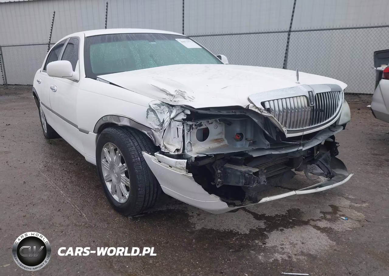 2011 Lincoln Town Car Signature Limited
