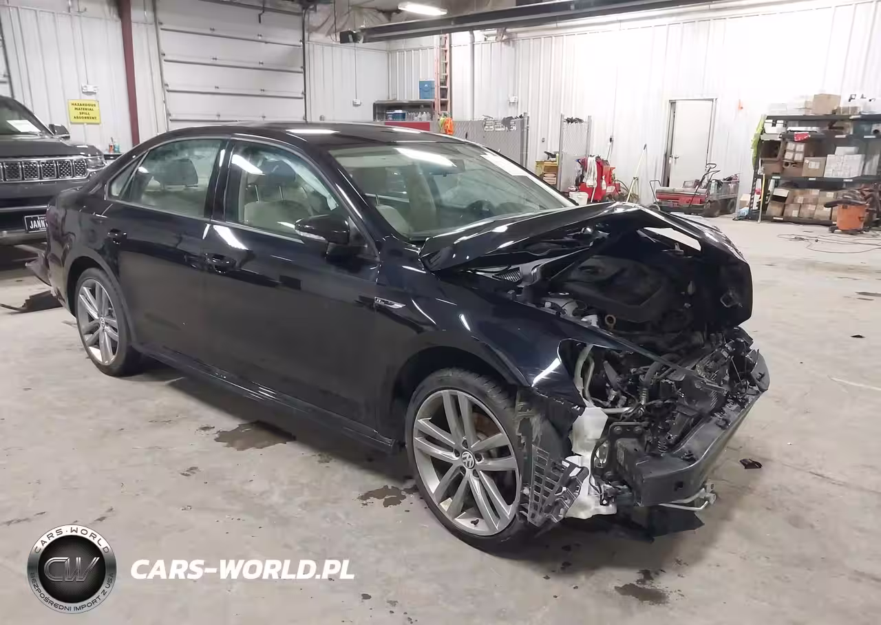 2018 Volkswagen Passat 2.0T R-Line-2.0T S