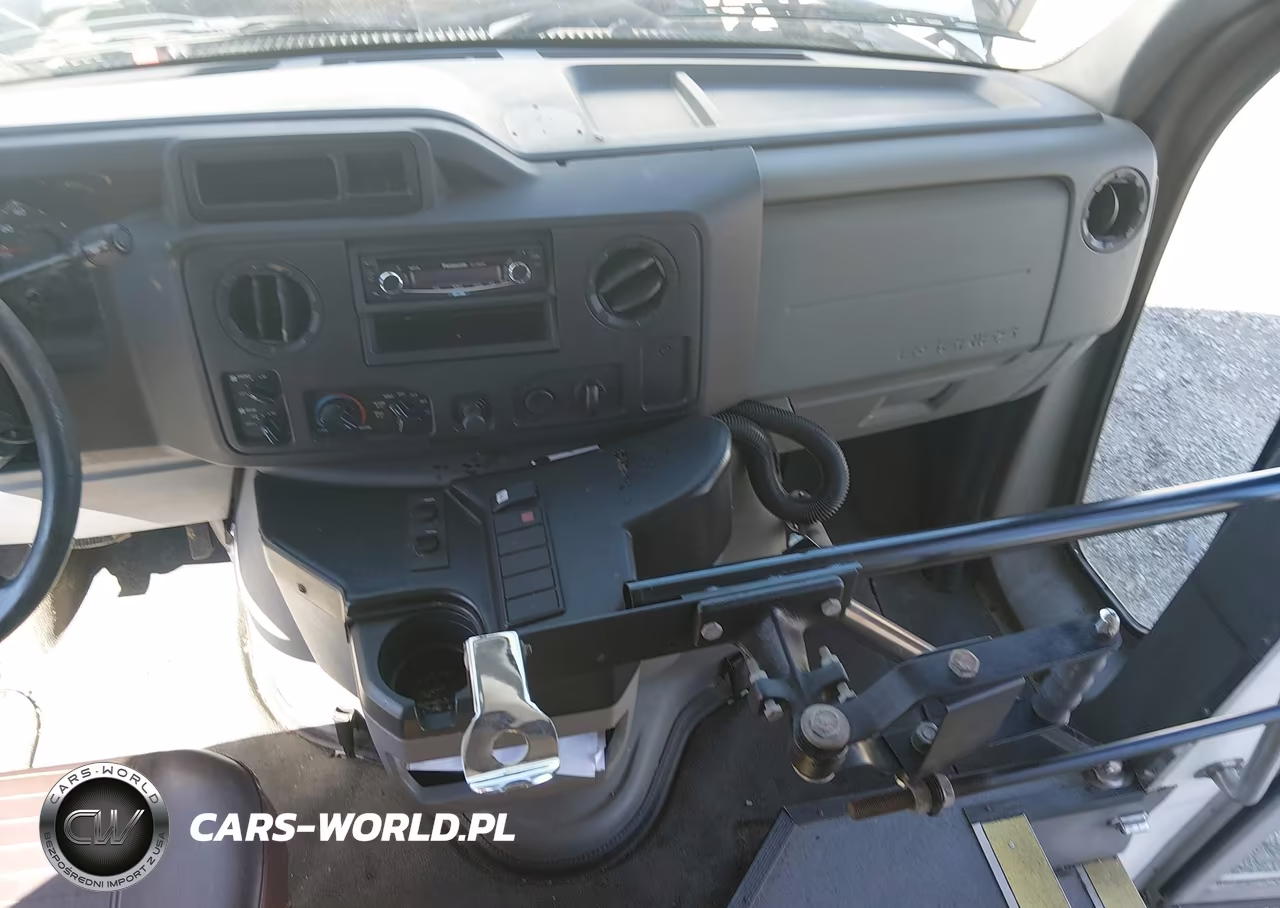 2010 Ford E-350 Cutaway VIN:1FDEE3FS0ADA17341 - 13