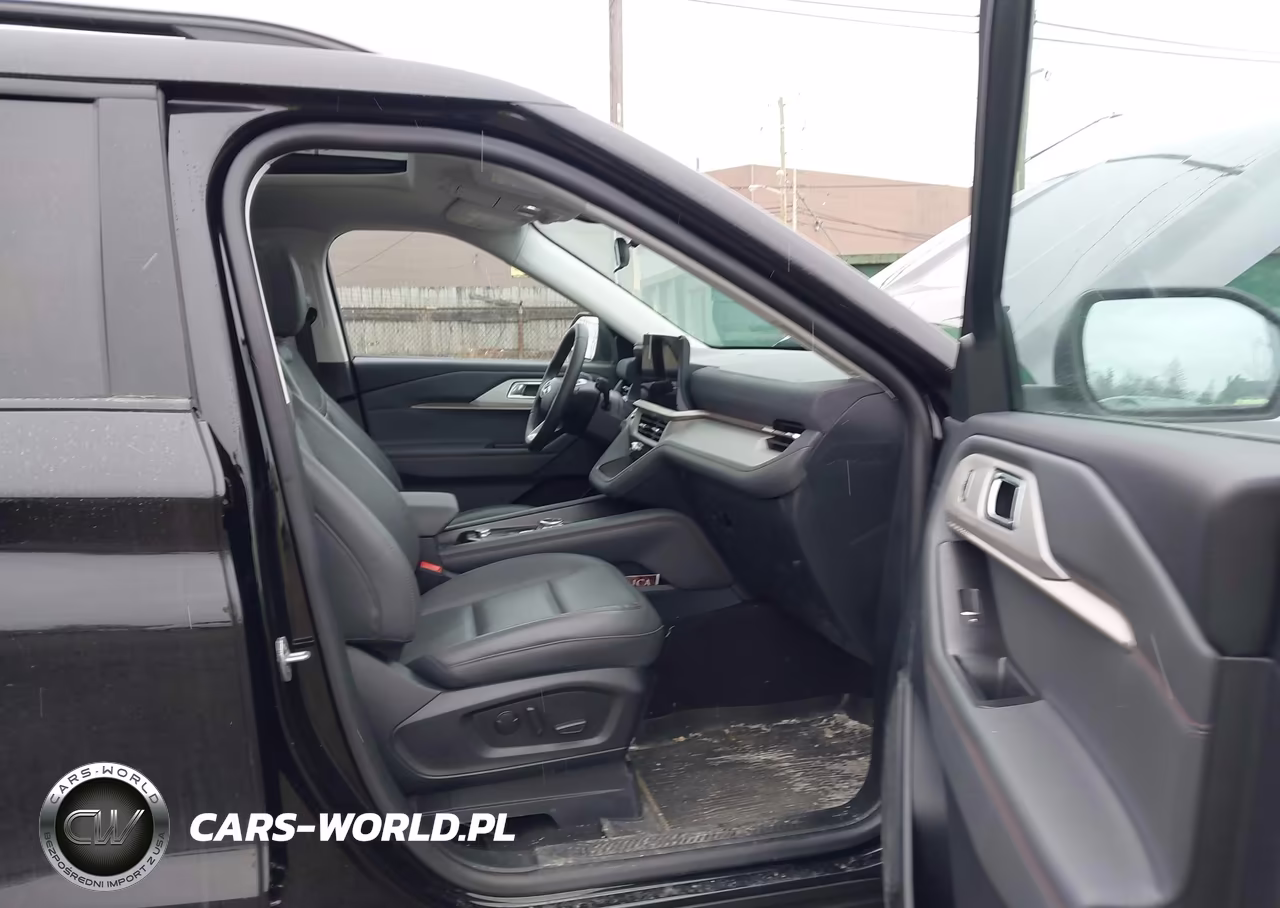 2026 Ford Explorer Active W-200A Pkg VIN:1FMUK8DHXTGA28762 - 5