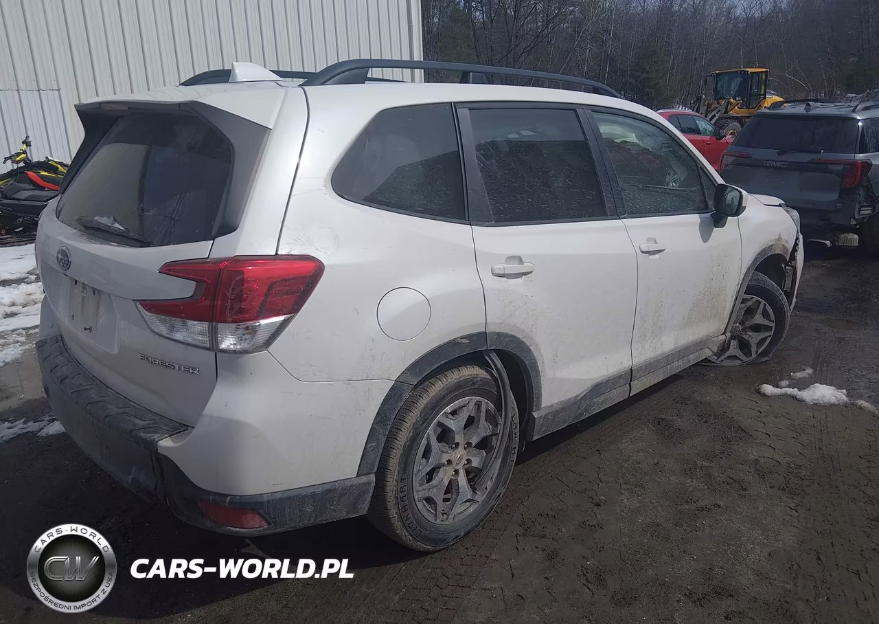2020 Subaru Forester Premium VIN:JF2SKAGC4LH569708 - 4