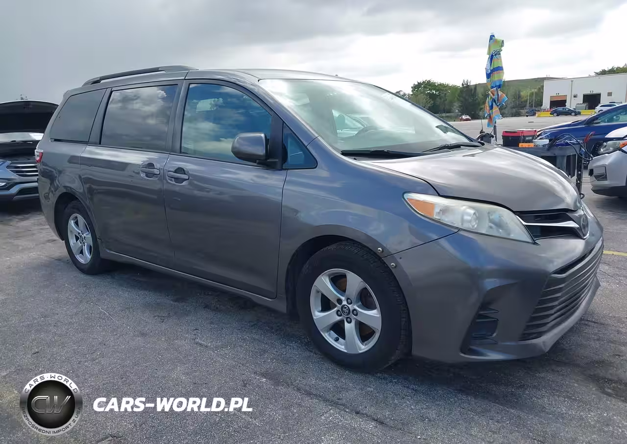 2018 Toyota Sienna Le 8 Passenger