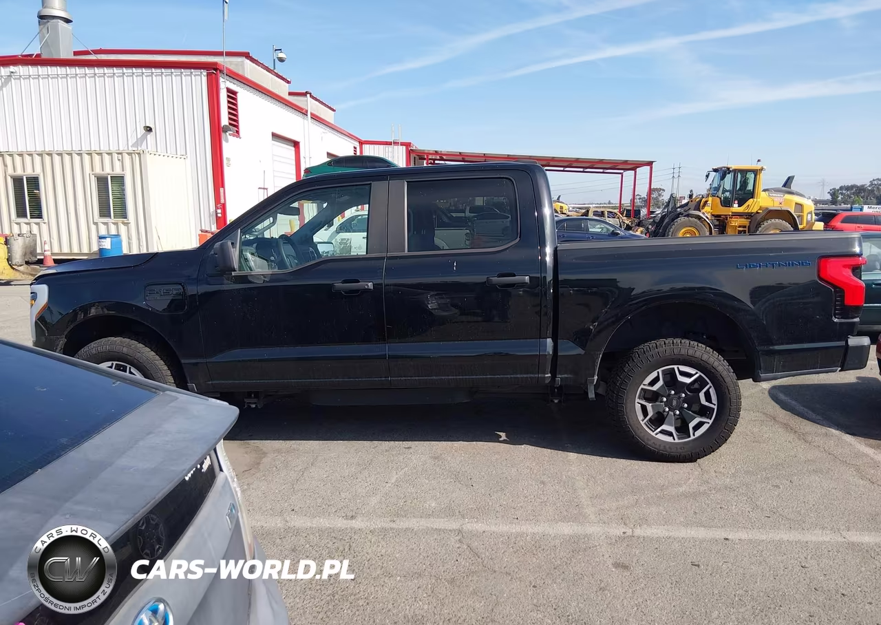 2023 Ford F-150 Lightning Pro VIN:1FT6W1EV4PWG11241 - 14