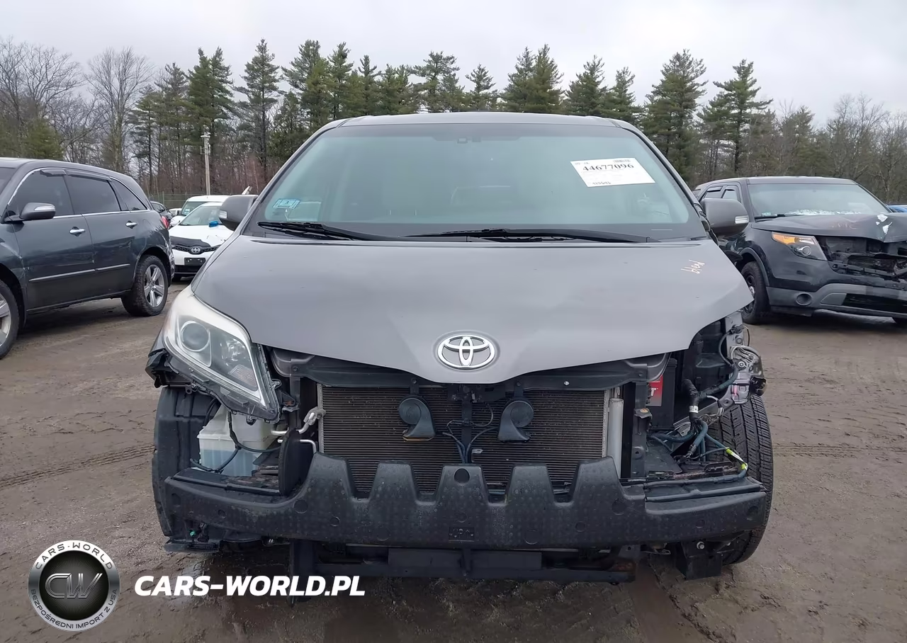 2017 Toyota Sienna Limited 7 Passenger VIN:5TDDZ3DC0HS155377 - 13