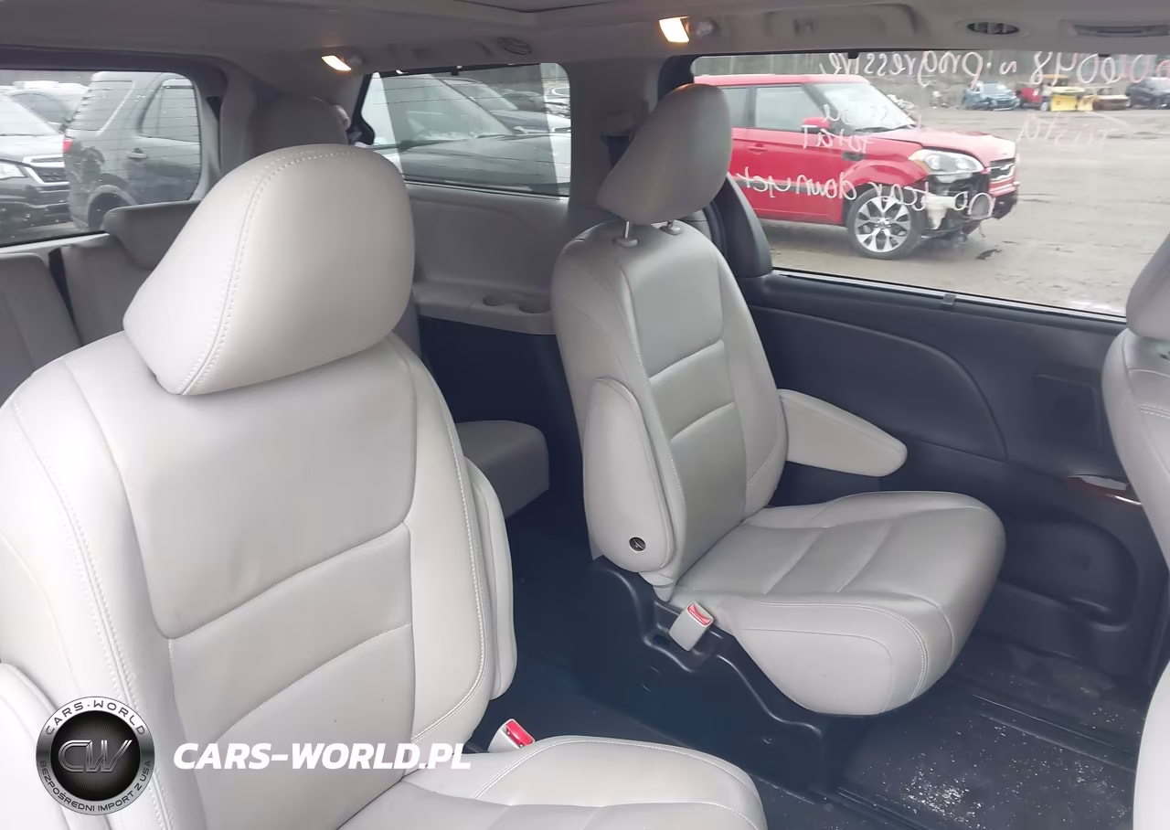 2017 Toyota Sienna Limited 7 Passenger VIN:5TDDZ3DC0HS155377 - 8
