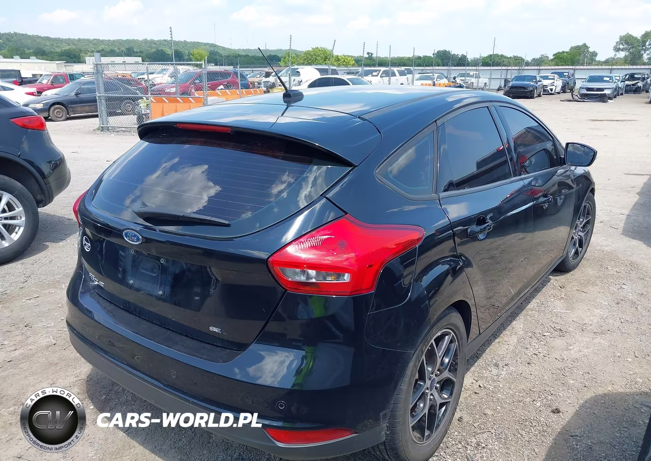 2017 Ford Focus Sel VIN:1FADP3M23HL241707 - 4