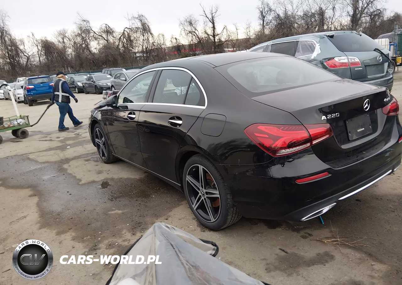 2020 Mercedes-Benz A 220 4Matic VIN:W1K3G4FB8LJ203022 - 3