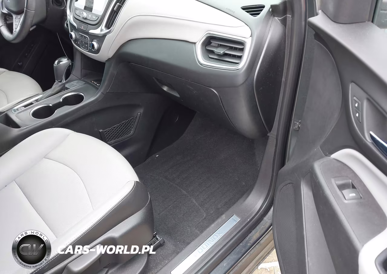2018 Chevrolet Equinox Premier VIN:2GNAXMEV4J6199128 - 5