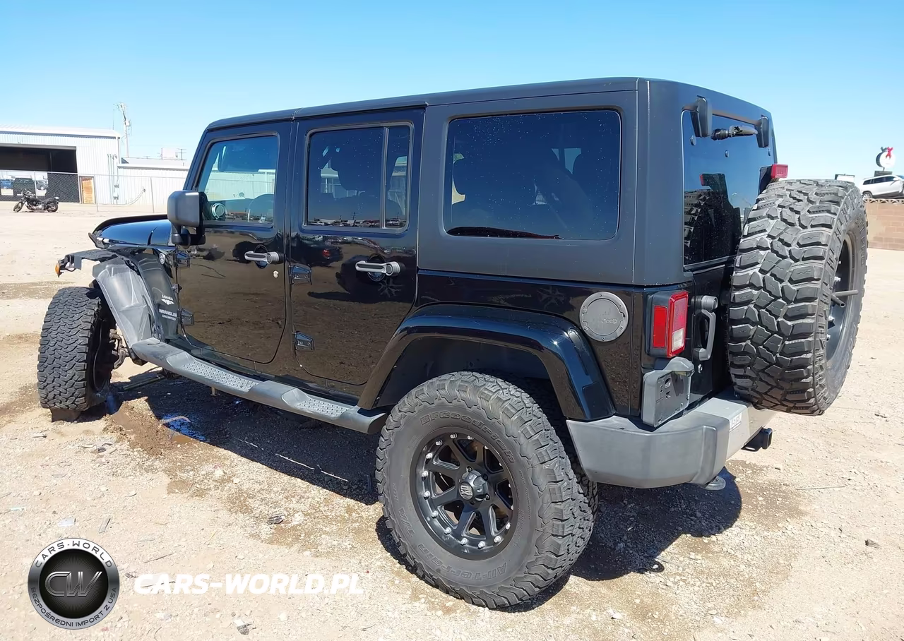 2013 Jeep Wrangler Unlimited Sahara VIN:1C4BJWEG2DL513415 - 3