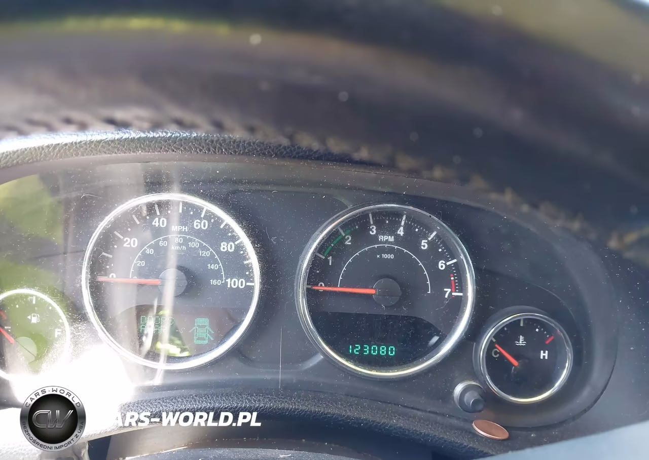 2013 Jeep Wrangler Unlimited Sahara VIN:1C4BJWEG2DL513415 - 7