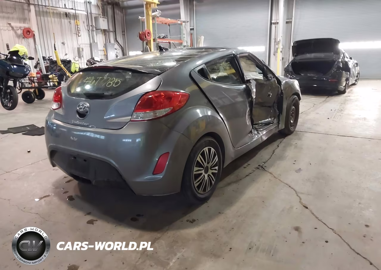 2017 Hyundai Veloster Value Edition VIN:KMHTC6AD6HU321386 - 3
