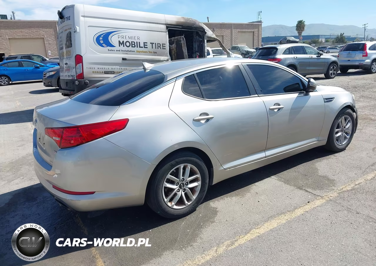2011 Kia Optima Lx VIN:KNAGM4A77B5108124 - 4