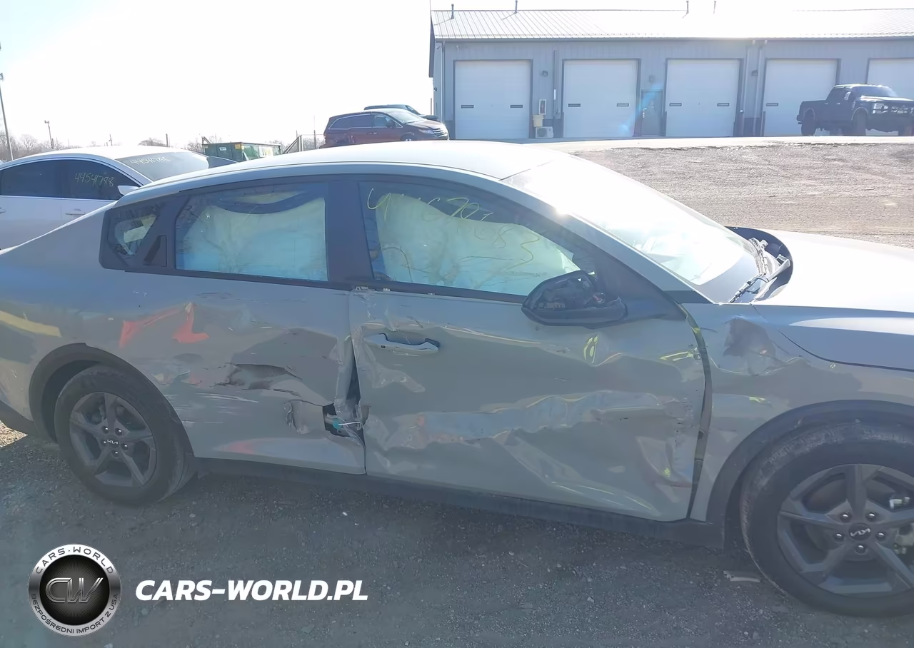 2025 Kia K4 Lxs VIN:3KPFT4DE6SE163387 - 13