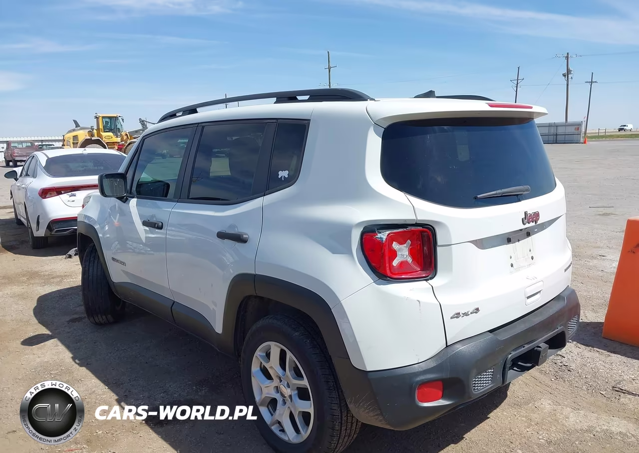 2018 Jeep Renegade Sport 4X4 VIN:ZACCJBAB8JPJ52686 - 3