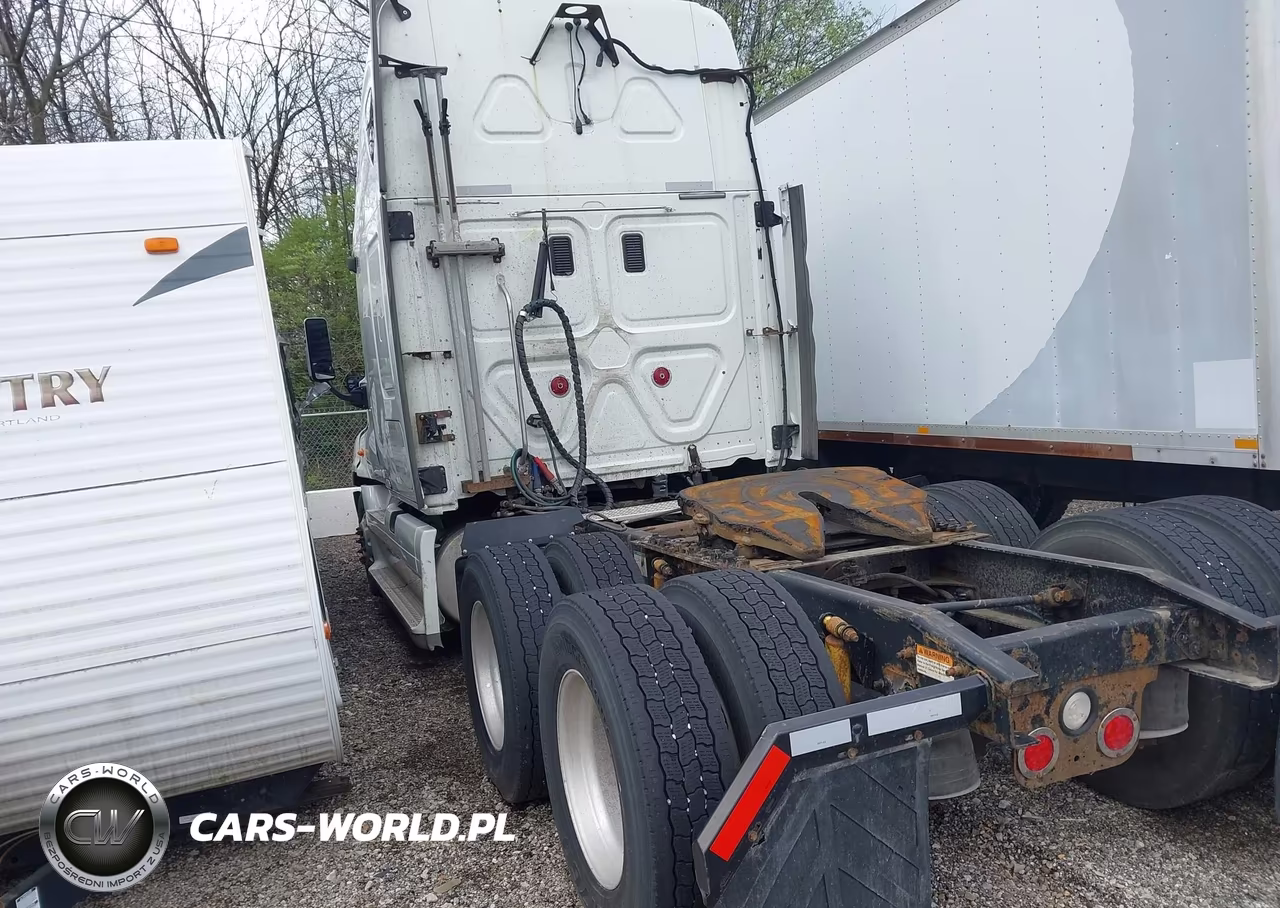 2011 Freightliner Cascadia 125 VIN:1FUJGLDR0BLBB1263 - 3