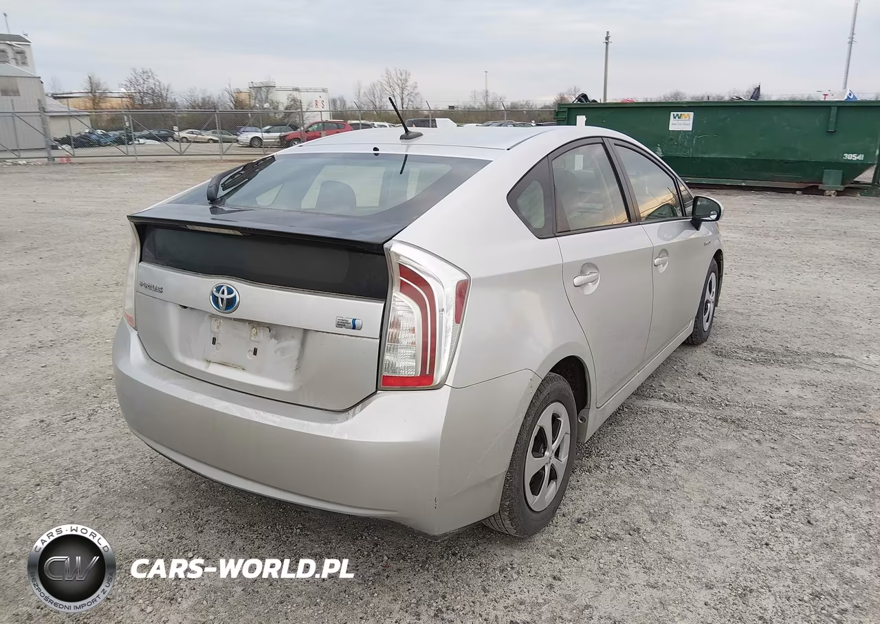 2014 Toyota Prius Three VIN:JTDKN3DU0E0386807 - 4
