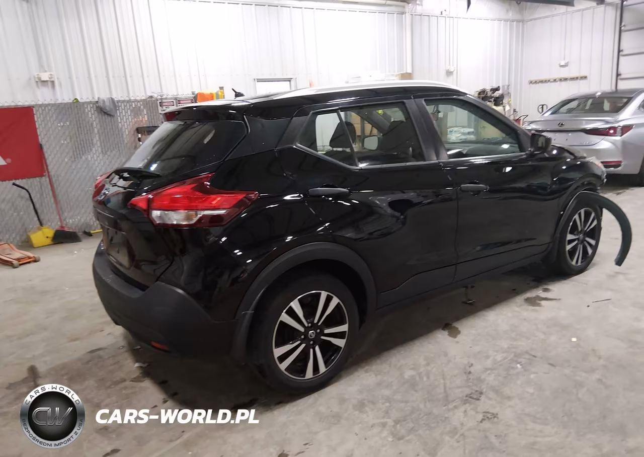 2019 Nissan Kicks S VIN:3N1CP5CU4KL533529 - 4