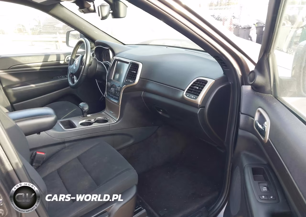 2015 Jeep Grand Cherokee Laredo VIN:1C4RJEAGXFC235770 - 5
