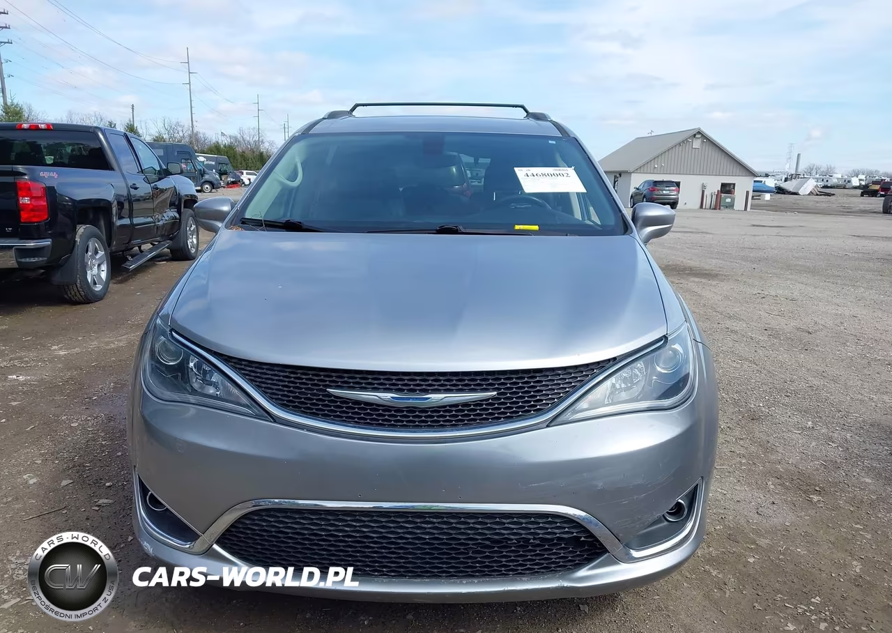 2018 Chrysler Pacifica Touring L VIN:2C4RC1BG9JR261150 - 12