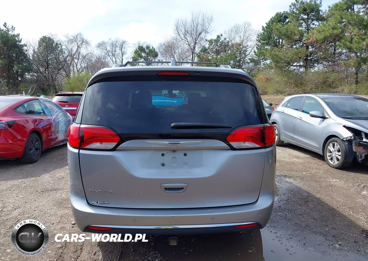 2018 Chrysler Pacifica Touring L VIN:2C4RC1BG9JR261150 - 16