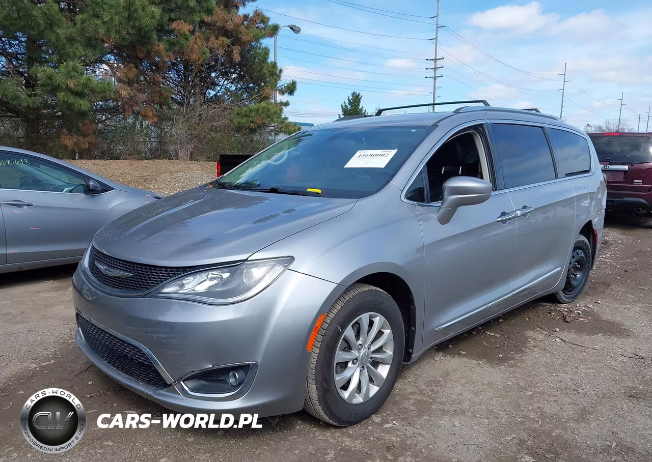 2018 Chrysler Pacifica Touring L VIN:2C4RC1BG9JR261150 - 2
