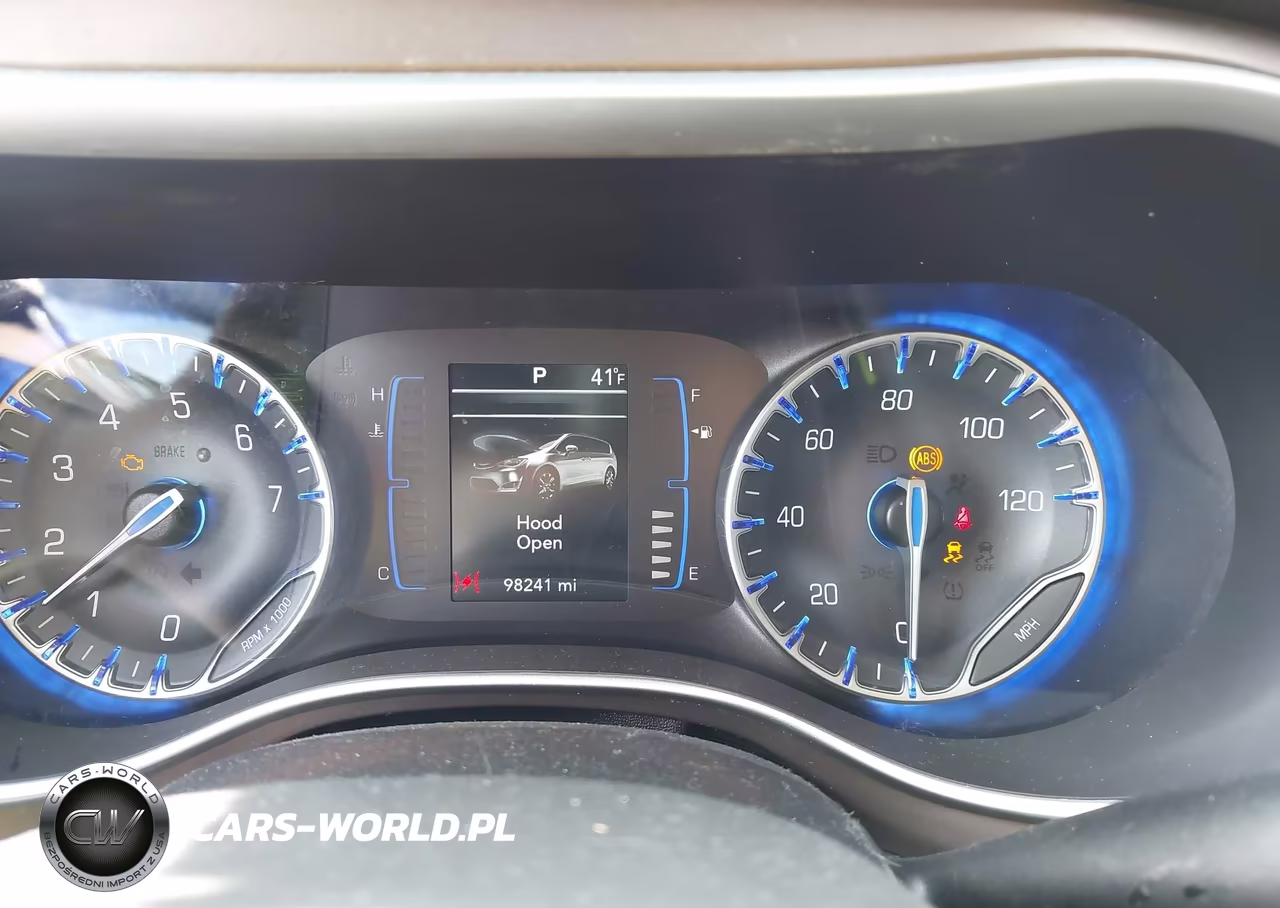 2018 Chrysler Pacifica Touring L VIN:2C4RC1BG9JR261150 - 7