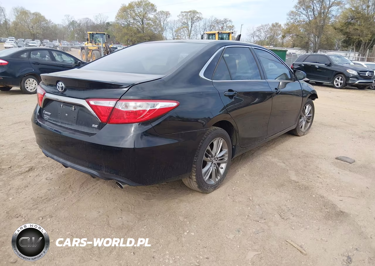 2015 Toyota Camry Se VIN:4T1BF1FK3FU934060 - 4