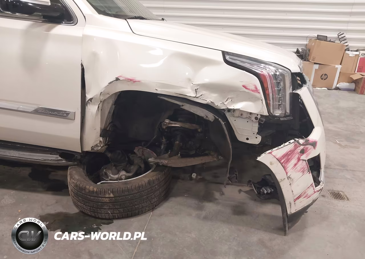 2015 Cadillac Escalade Platinum VIN:1GYS4PKJ0FR601760 - 6