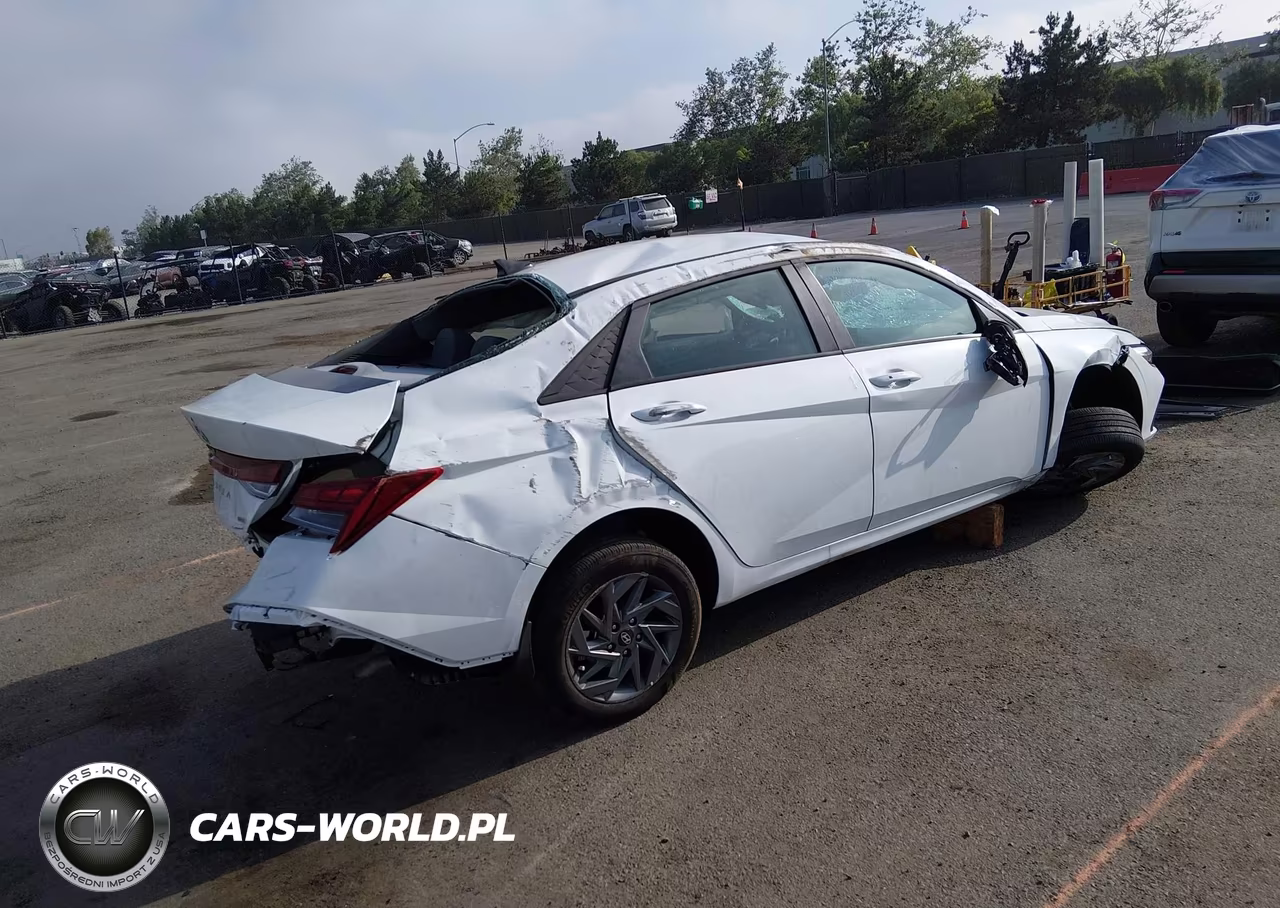 2025 Hyundai Elantra Hybrid Blue VIN:KMHLM4DJ0SU150435 - 4