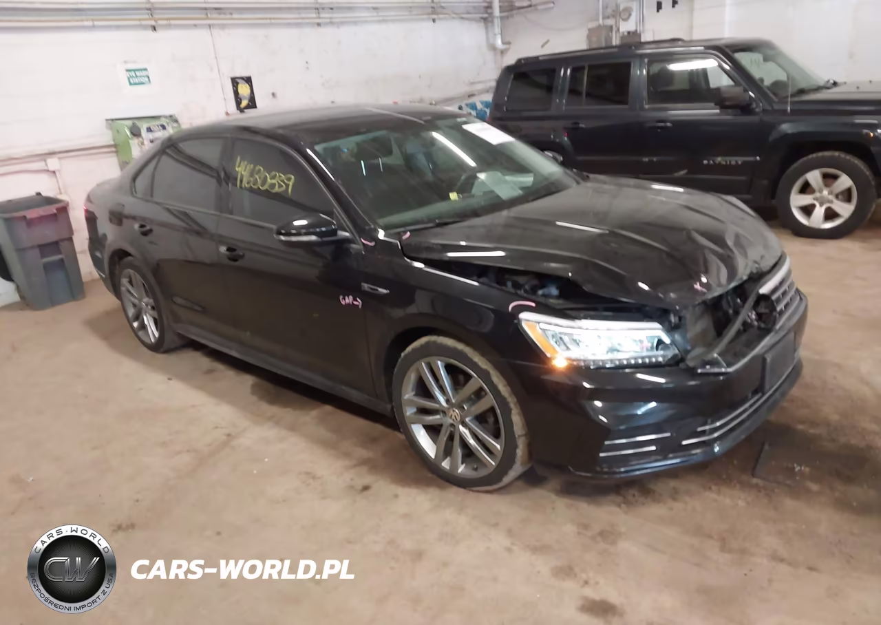 2018 Volkswagen Passat 2.0T R-Line-2.0T S
