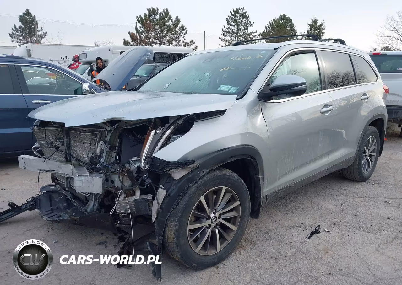 2019 Toyota Highlander Xle VIN:5TDJZRFH4KS590151 - 2