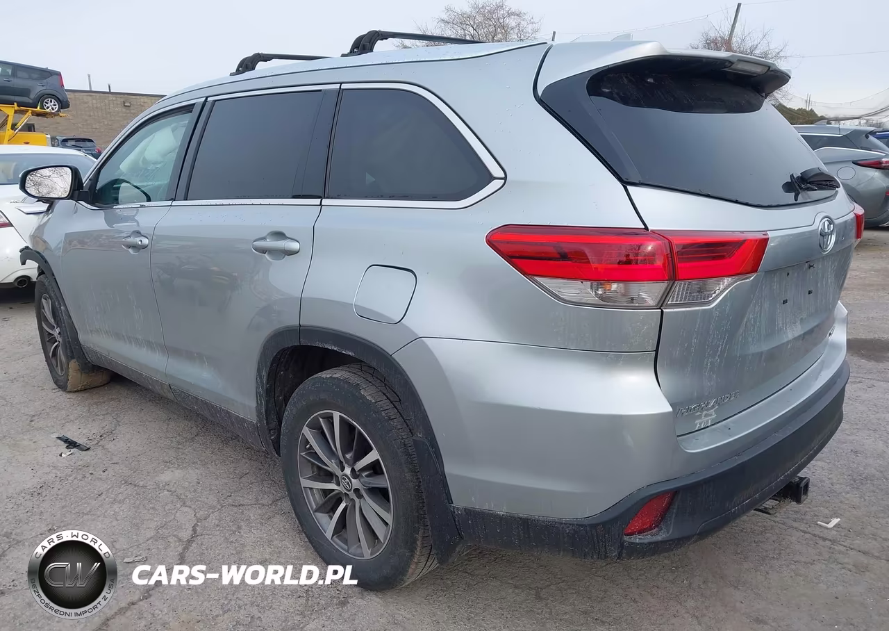 2019 Toyota Highlander Xle VIN:5TDJZRFH4KS590151 - 3