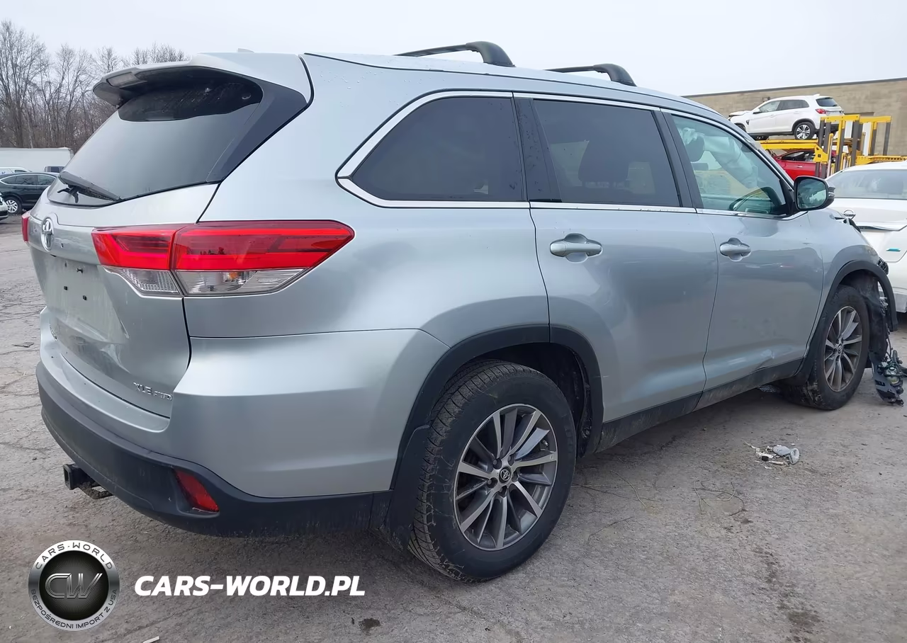 2019 Toyota Highlander Xle VIN:5TDJZRFH4KS590151 - 4