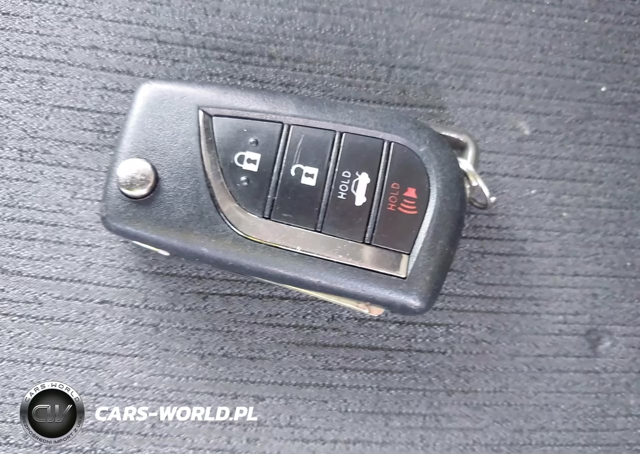 2018 Toyota Camry Le VIN:4T1B11HK2JU056450 - 11