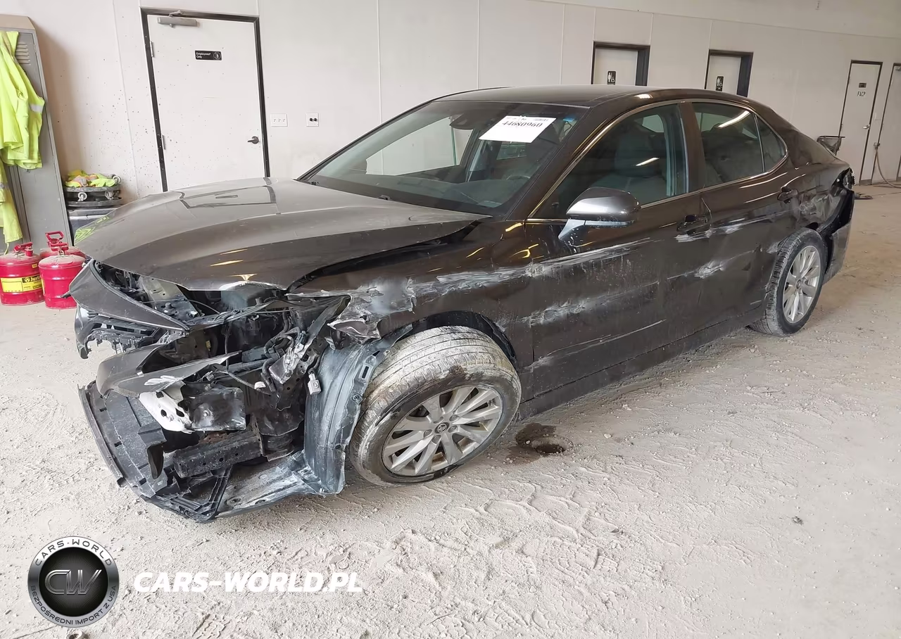 2018 Toyota Camry Le VIN:4T1B11HK2JU056450 - 2