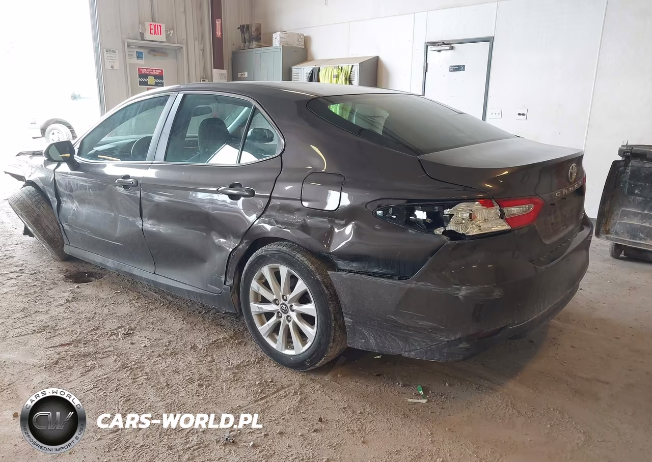 2018 Toyota Camry Le VIN:4T1B11HK2JU056450 - 3