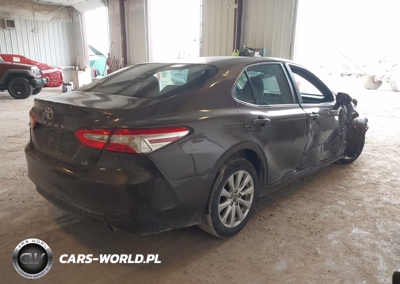 2018 Toyota Camry Le VIN:4T1B11HK2JU056450 - 4