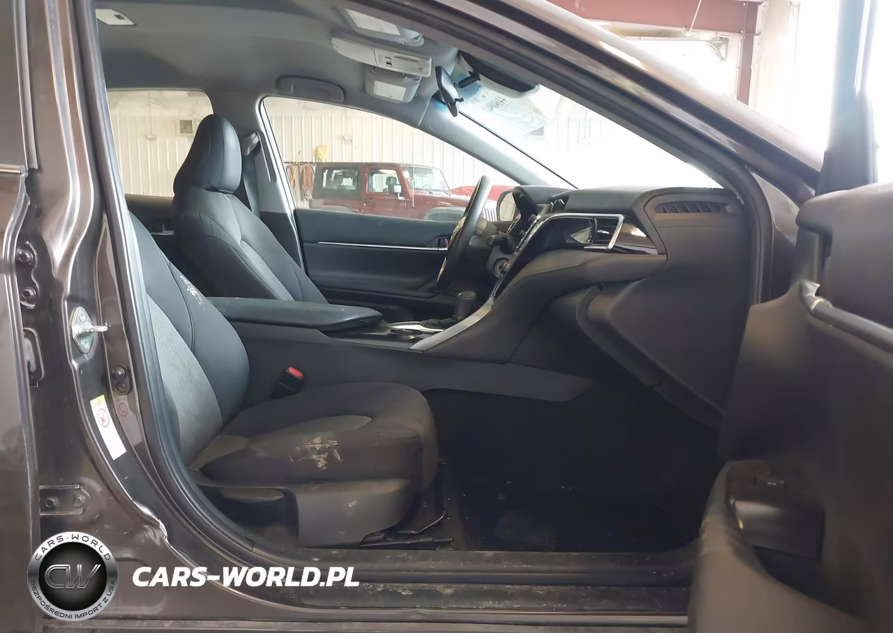 2018 Toyota Camry Le VIN:4T1B11HK2JU056450 - 5