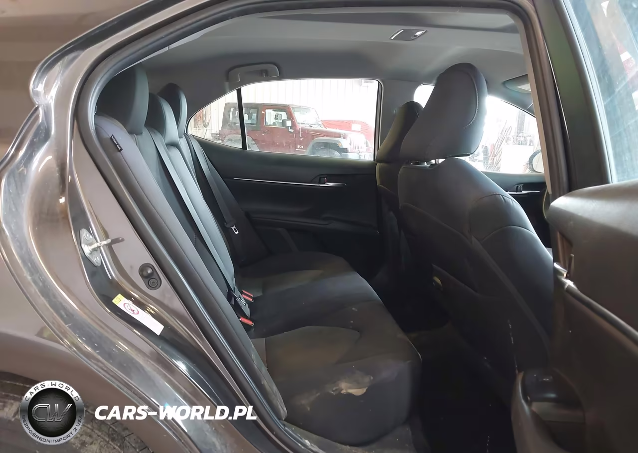 2018 Toyota Camry Le VIN:4T1B11HK2JU056450 - 8