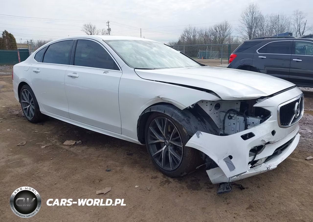 2019 Volvo S90 T6 Momentum