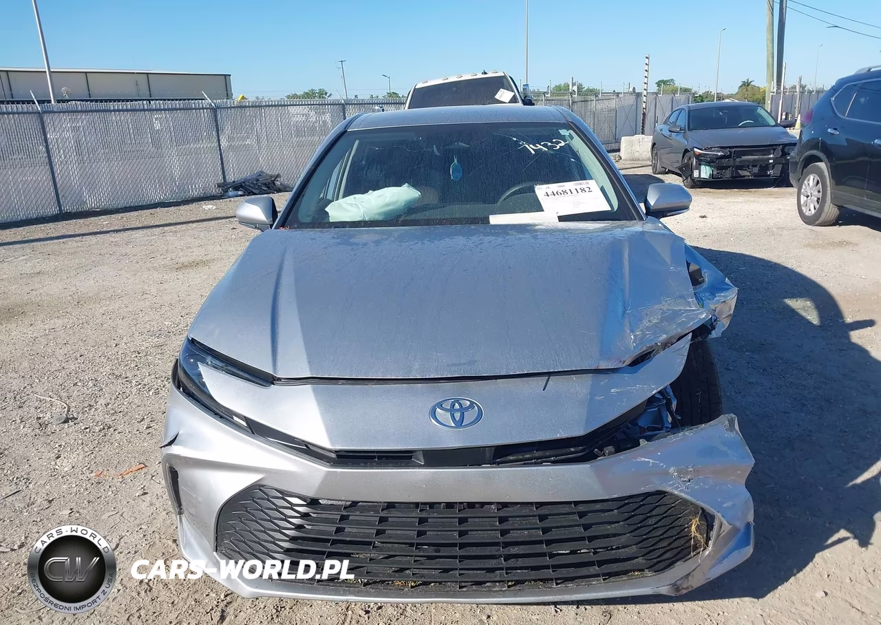 2025 Toyota Camry Le VIN:4T1DAACK1SU587432 - 12