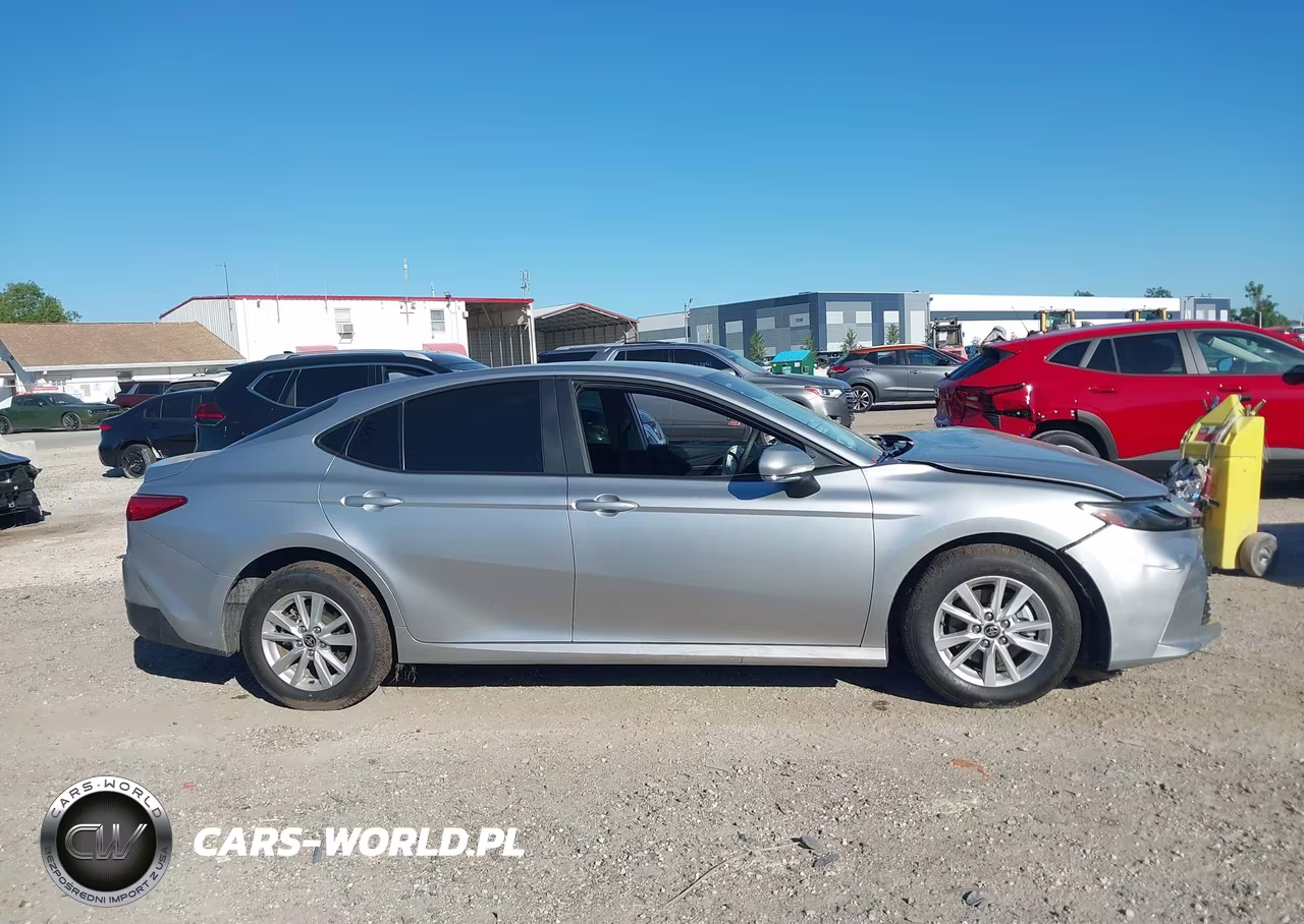 2025 Toyota Camry Le VIN:4T1DAACK1SU587432 - 13