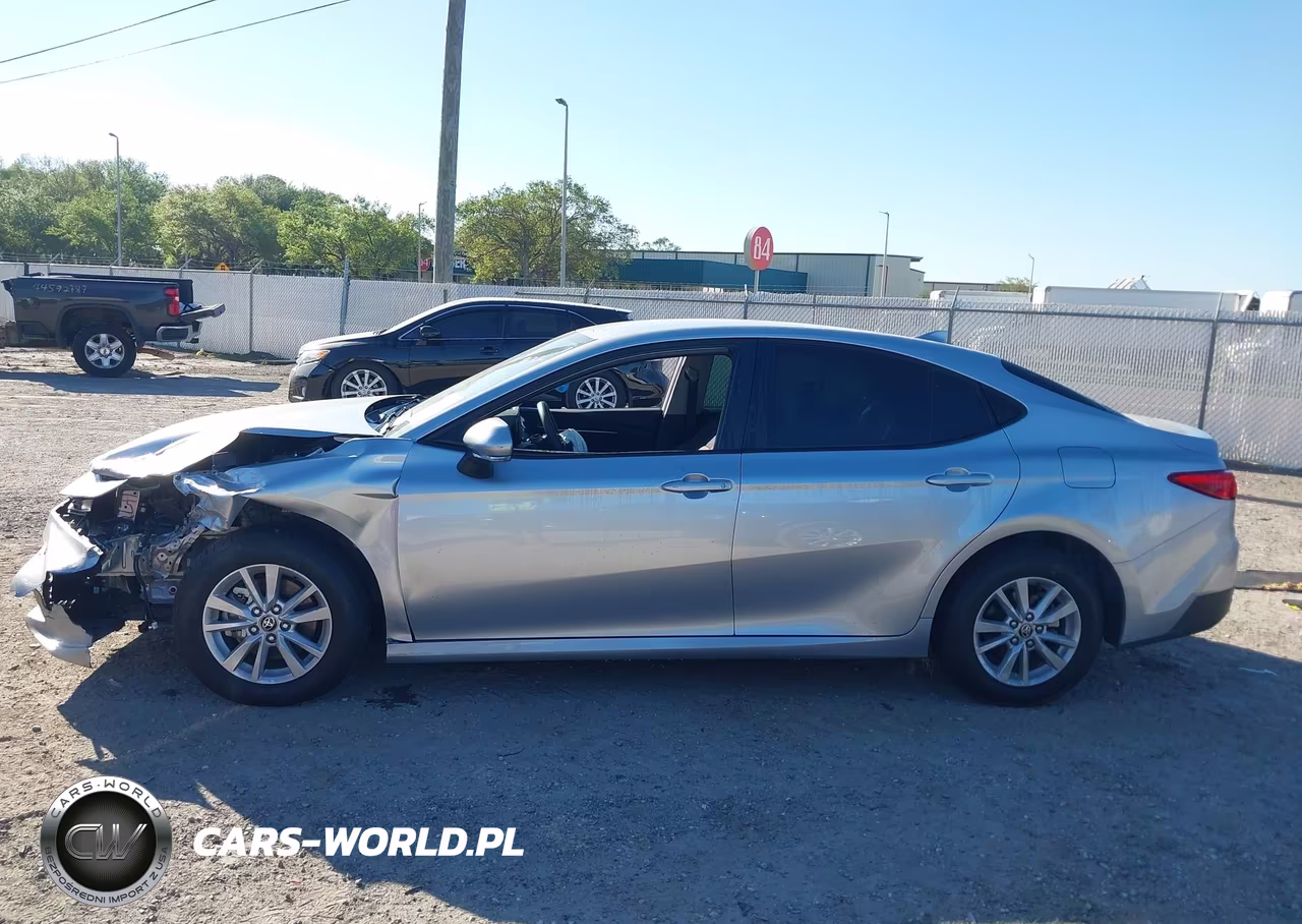 2025 Toyota Camry Le VIN:4T1DAACK1SU587432 - 14