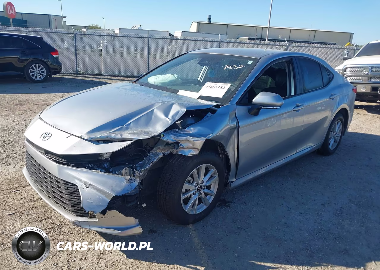 2025 Toyota Camry Le VIN:4T1DAACK1SU587432 - 2