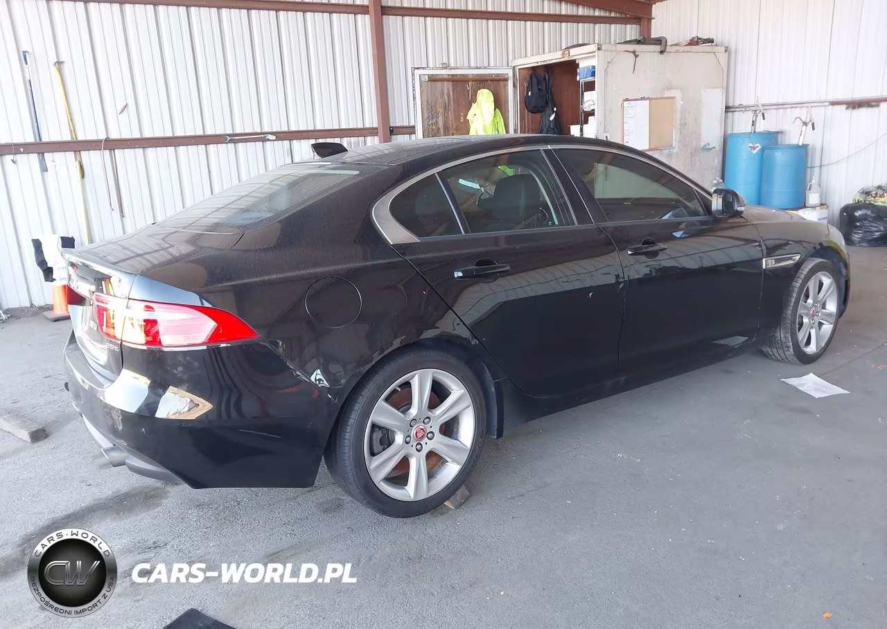 2017 Jaguar Xe 25T Premium VIN:SAJAD4BG6HA950235 - 4