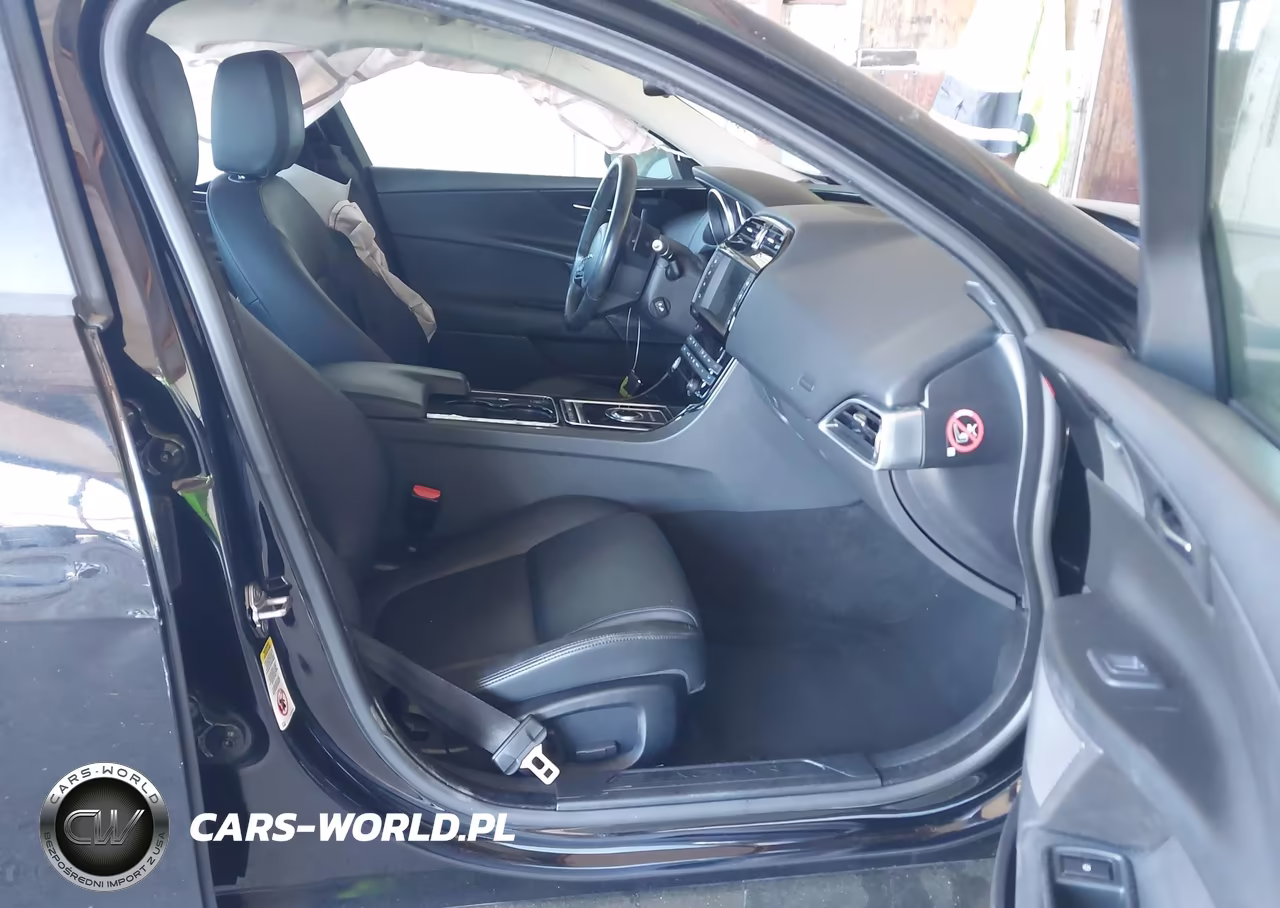 2017 Jaguar Xe 25T Premium VIN:SAJAD4BG6HA950235 - 5