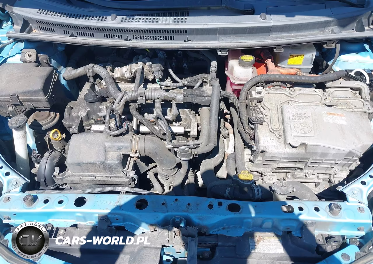 2015 Toyota Prius C Three VIN:JTDKDTB3XF1102480 - 10