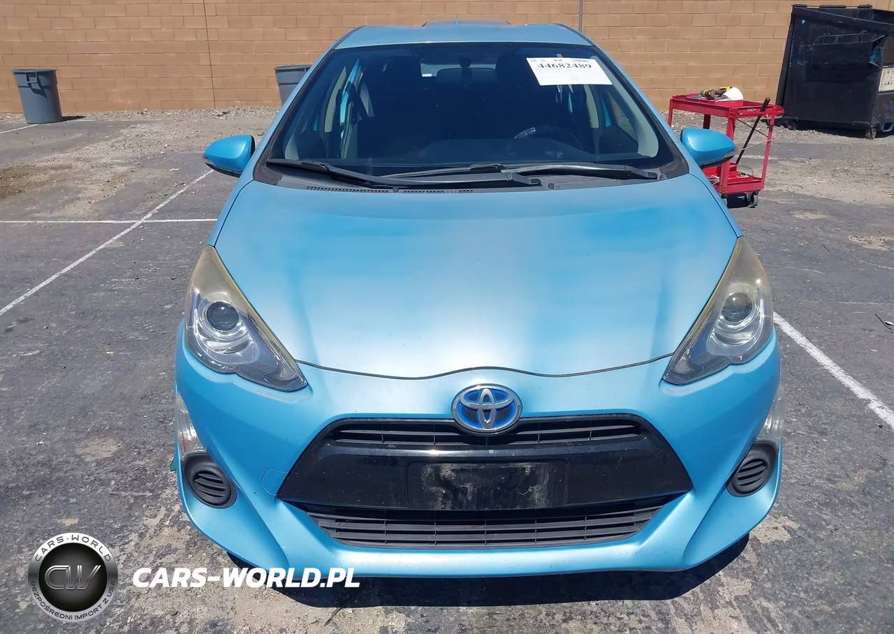 2015 Toyota Prius C Three VIN:JTDKDTB3XF1102480 - 11