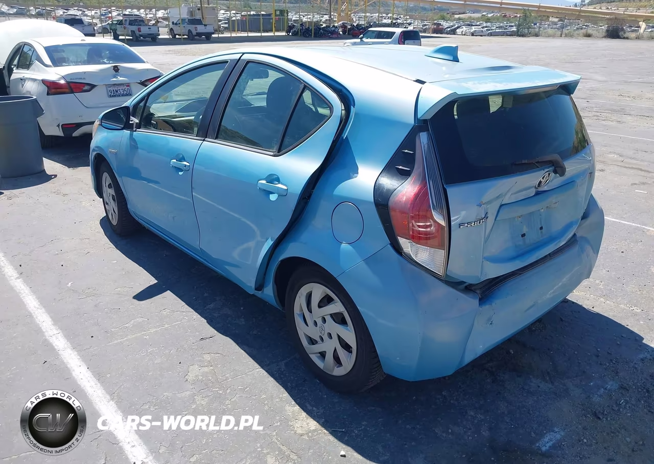 2015 Toyota Prius C Three VIN:JTDKDTB3XF1102480 - 3
